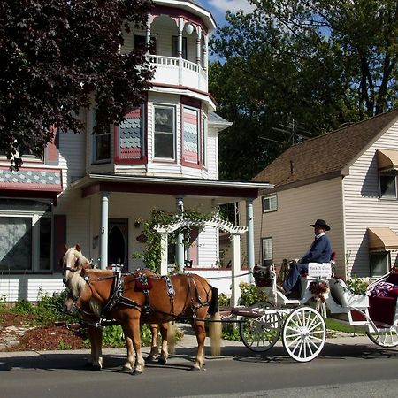 Bondy House Bed & Breakfast Amherstburg Bagian luar foto