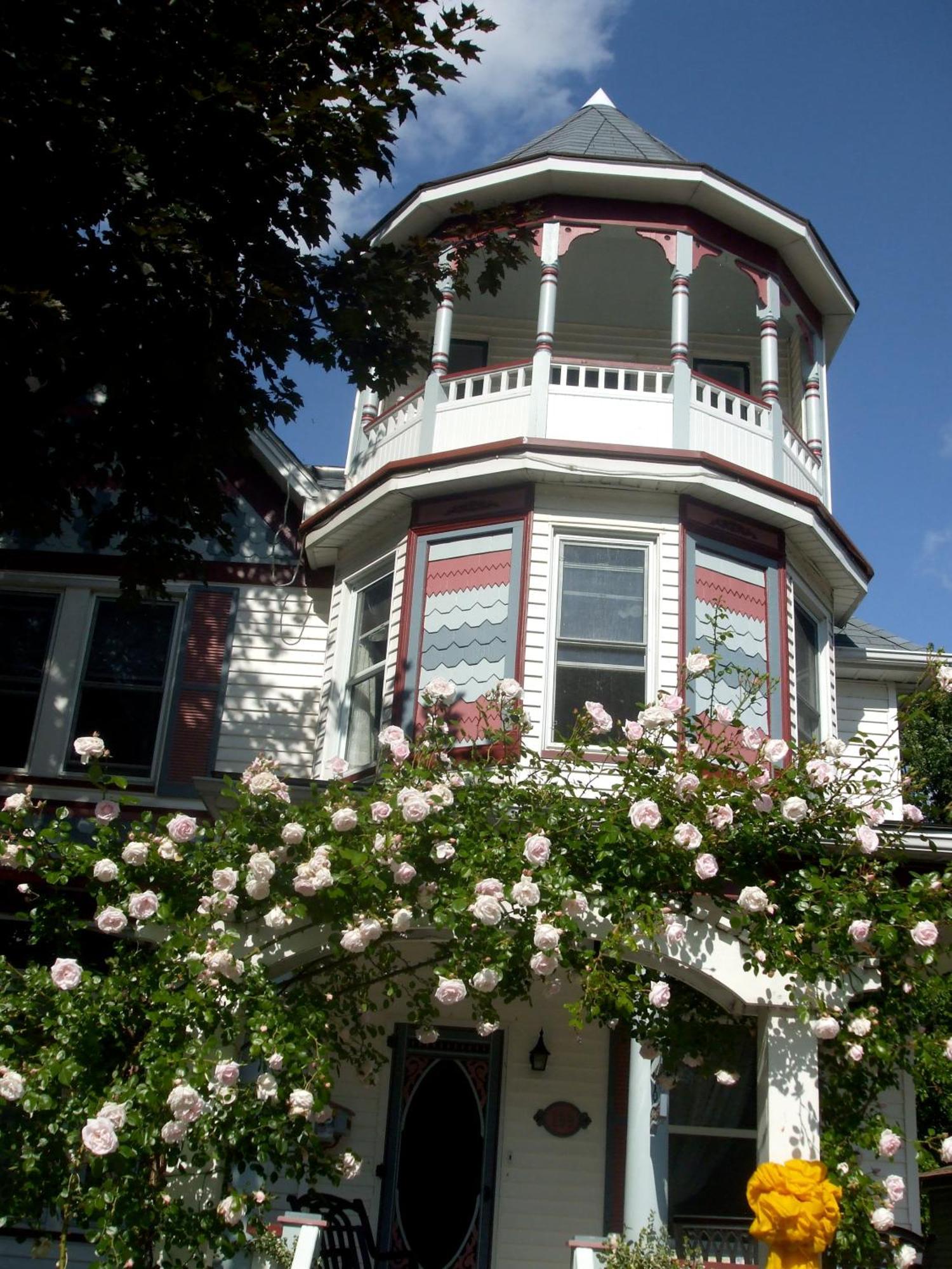 Bondy House Bed & Breakfast Amherstburg Bagian luar foto