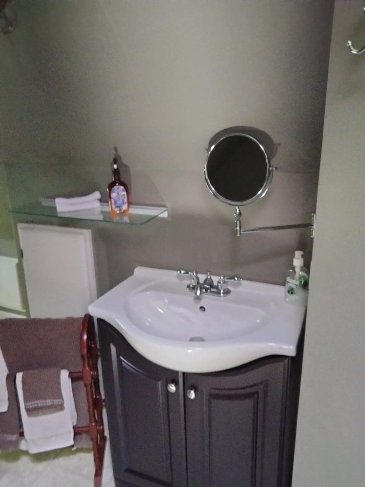 Bondy House Bed & Breakfast Amherstburg Bagian luar foto