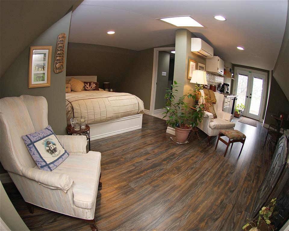 Bondy House Bed & Breakfast Amherstburg Bagian luar foto