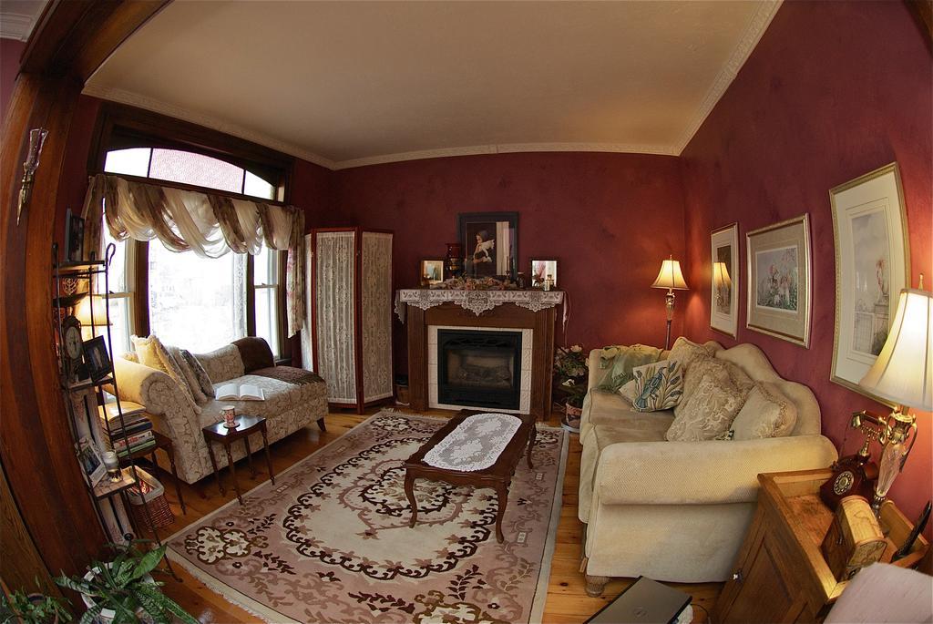 Bondy House Bed & Breakfast Amherstburg Bagian luar foto