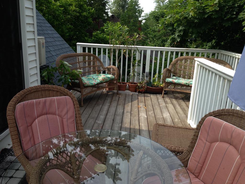Bondy House Bed & Breakfast Amherstburg Bagian luar foto