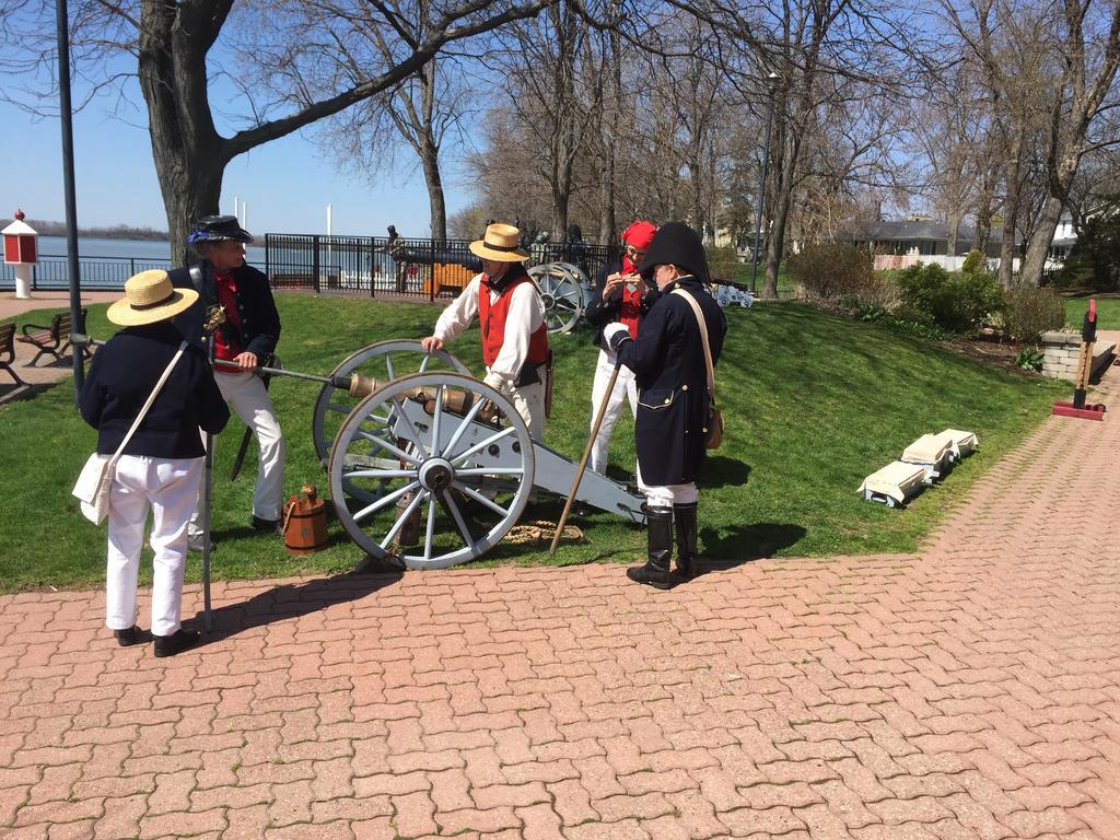 Bondy House Bed & Breakfast Amherstburg Bagian luar foto