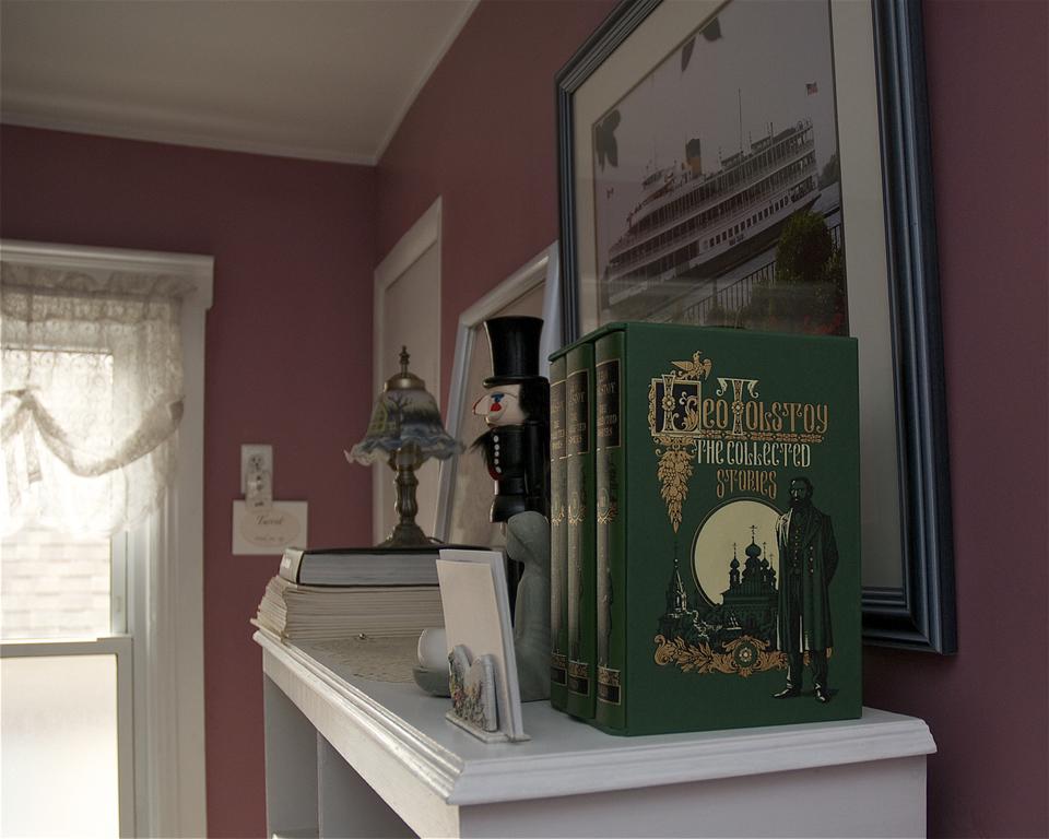 Bondy House Bed & Breakfast Amherstburg Bagian luar foto