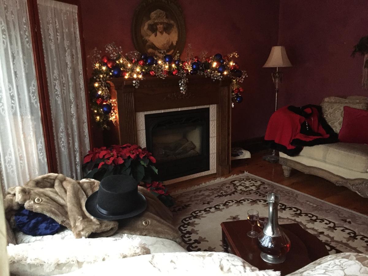 Bondy House Bed & Breakfast Amherstburg Bagian luar foto