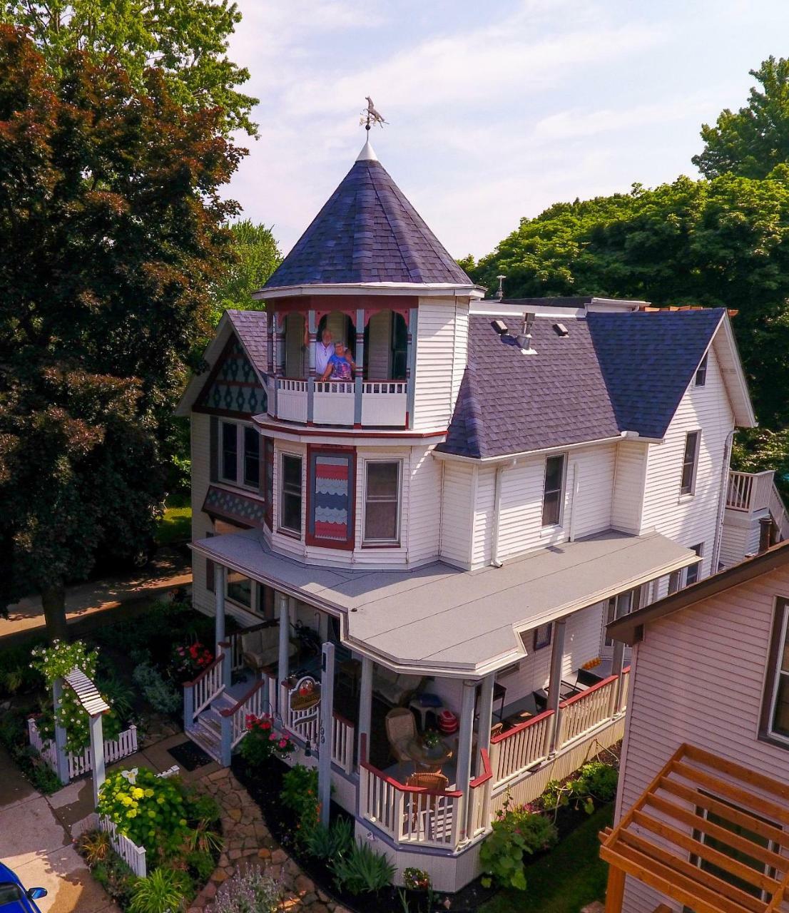 Bondy House Bed & Breakfast Amherstburg Bagian luar foto