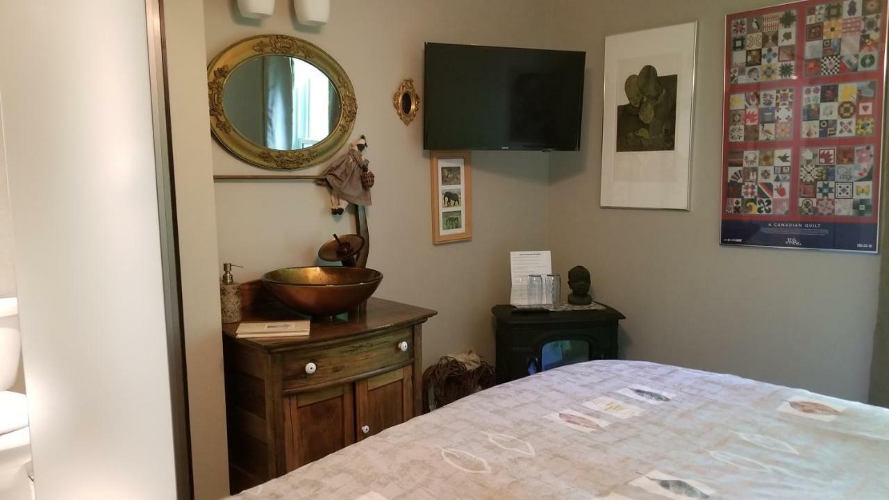 Bondy House Bed & Breakfast Amherstburg Bagian luar foto