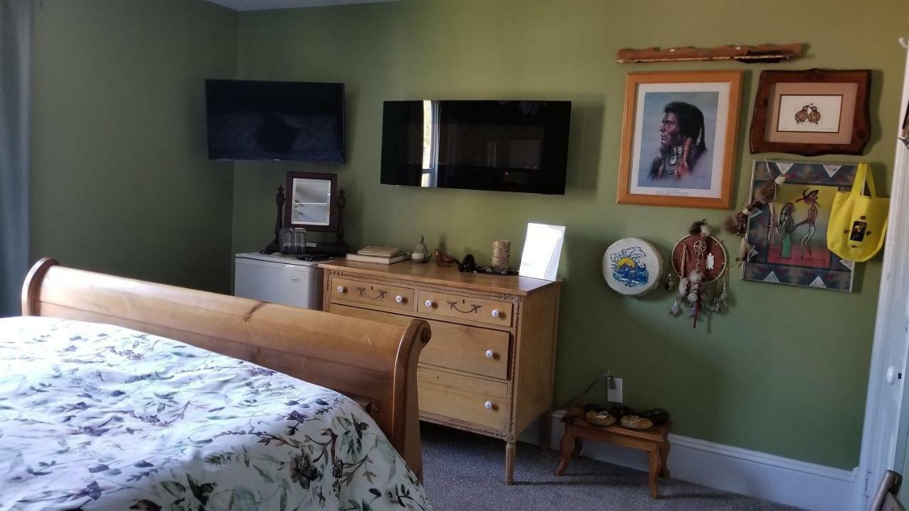 Bondy House Bed & Breakfast Amherstburg Bagian luar foto